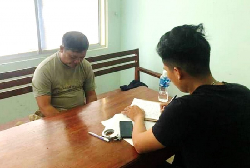 Khoe choi than cong an de lua chay an hinh anh