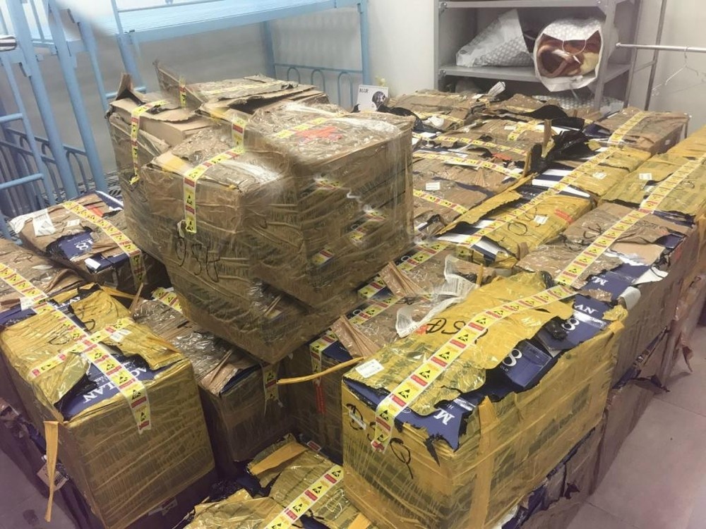 Khoi to vu an buon lau tren chuyen bay giai cuu tu Nga ve Viet Nam hinh anh