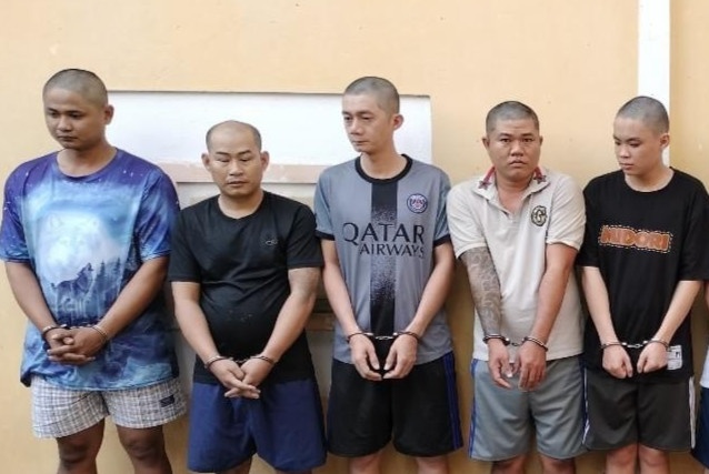 Bat giu 10 nguoi ca do bong da trong 3 quan ca phe hinh anh