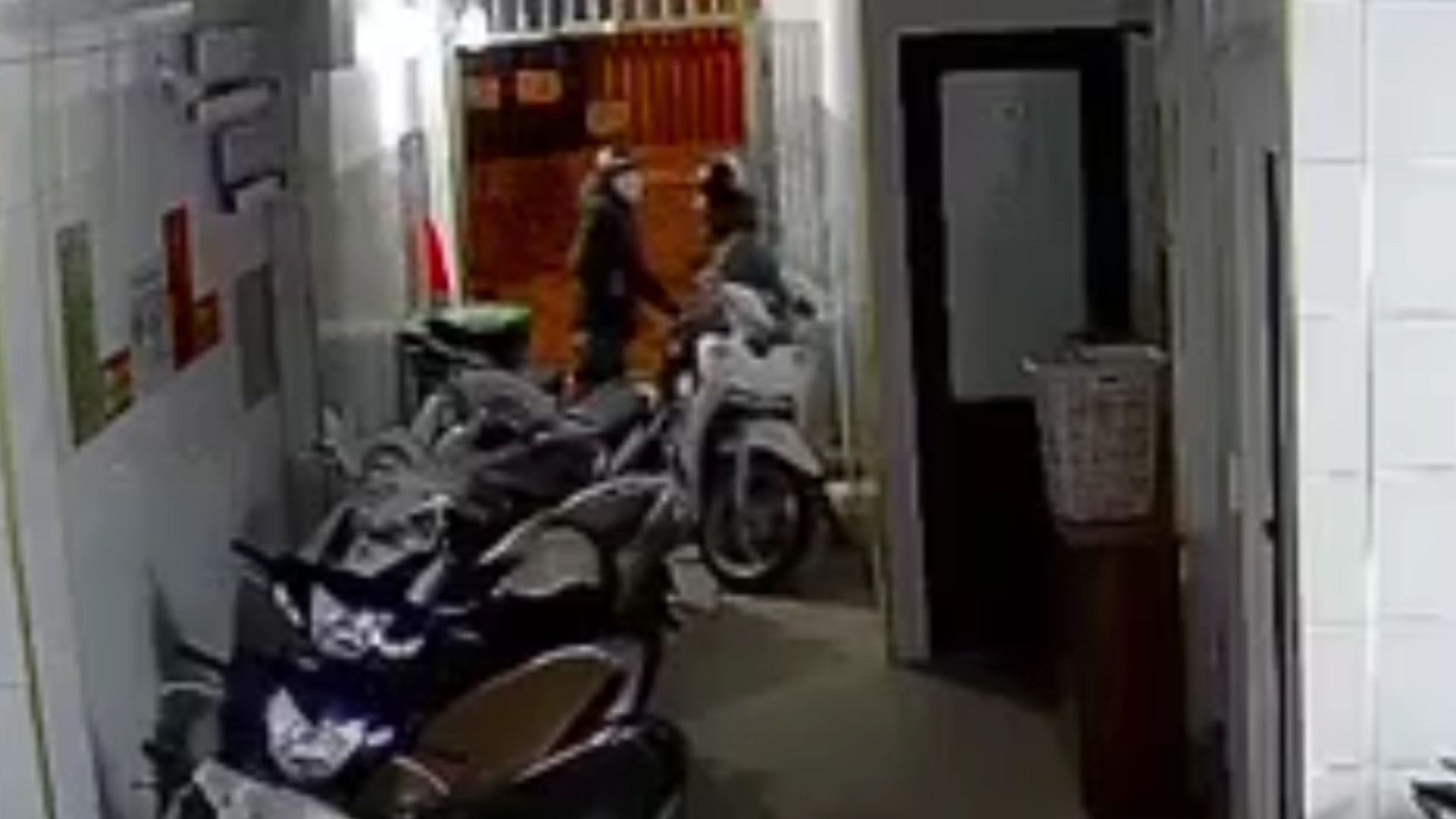 Co gai bi nam thanh nien sam so tai khu tro hinh anh