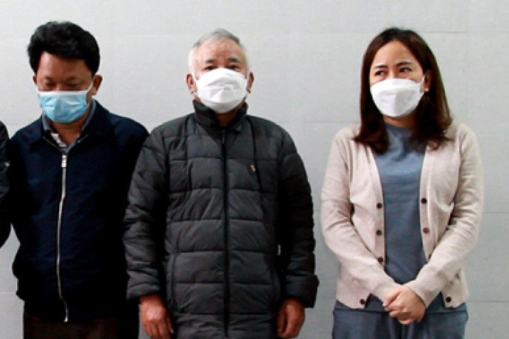 Bat giu can bo Chi cuc Hai quan Nam Can trong vu an dua va nhan hoi lo hinh anh