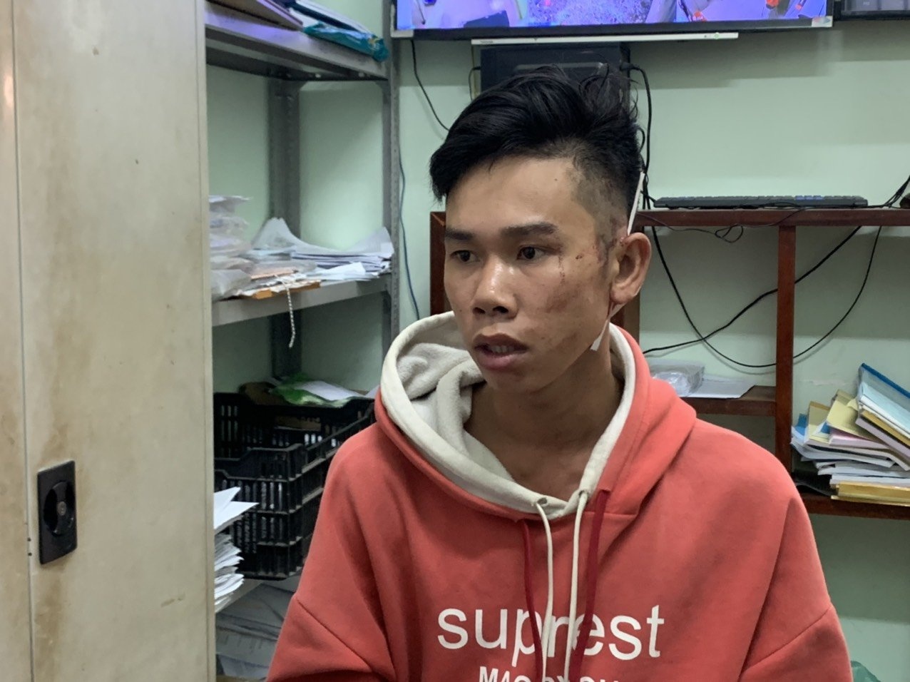 Mau thuan hat karaoke anh 1