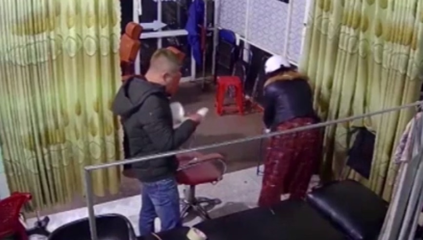 Khong che chu tiem toc, cuop hon 70 trieu dong hinh anh