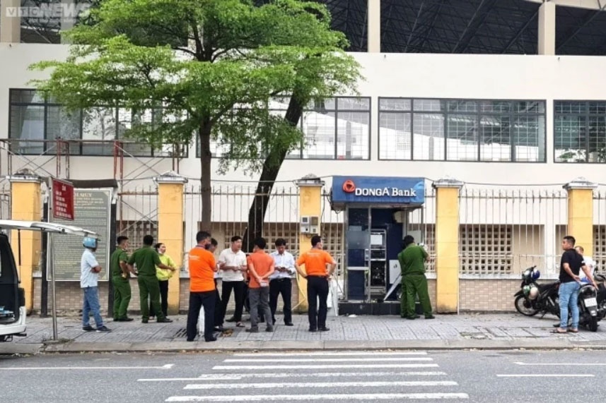 Dap pha cay ATM anh 1