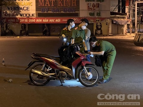 2 nguoi thuong vong anh 1