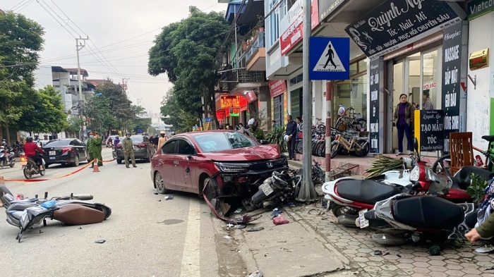 Gan 1.600 xe bi tam giu trong ngay 30 Tet hinh anh