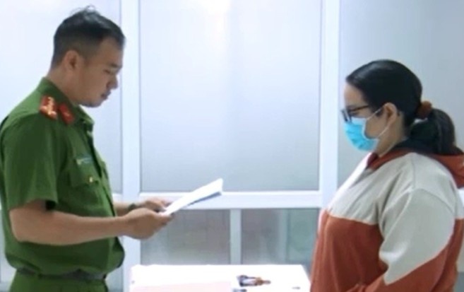 Khoi to nguoi phu nu lua dao hon 4 ty dong hinh anh