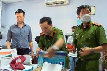 Khoi to them 5 bi can tai mot trung tam dang kiem o Ha Noi hinh anh