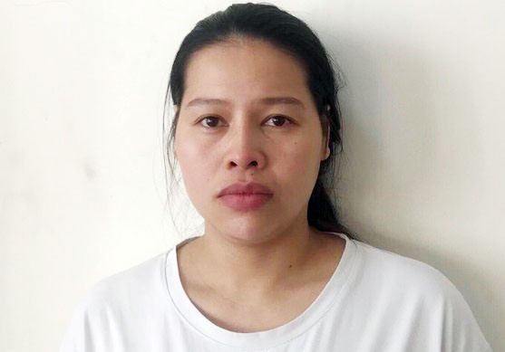 Nu cong tac vien cong ty moi gioi lao dong lua tien ty hinh anh