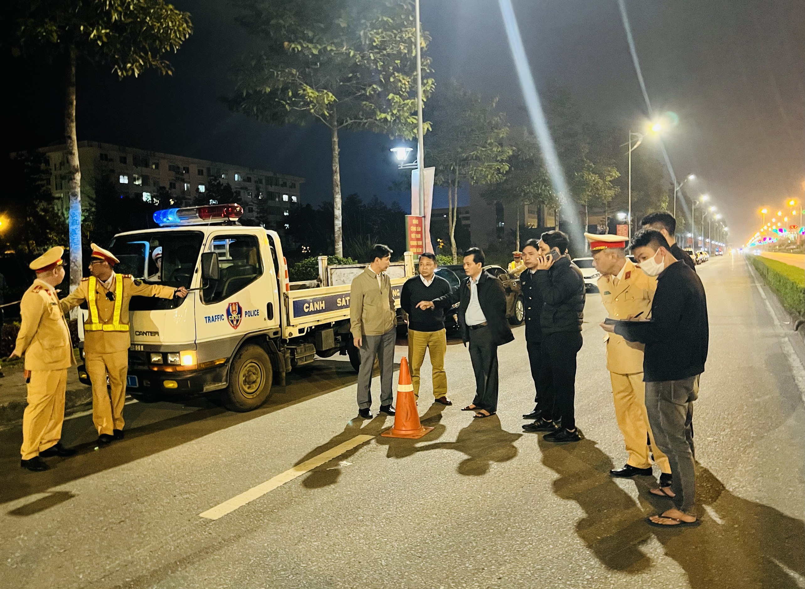 Lao xe may CSGT anh 1