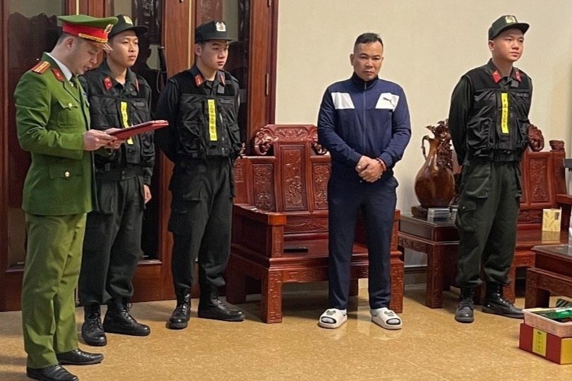 Khoi to 2 lanh dao trung tam dang kiem o Bac Kan hinh anh