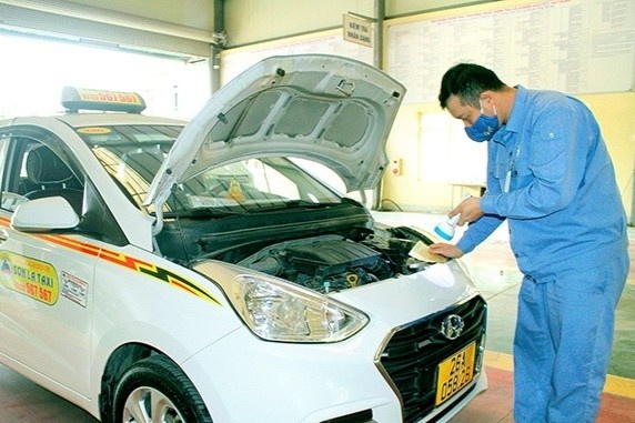 Khoi to giam doc trung tam dang kiem o Son La hinh anh