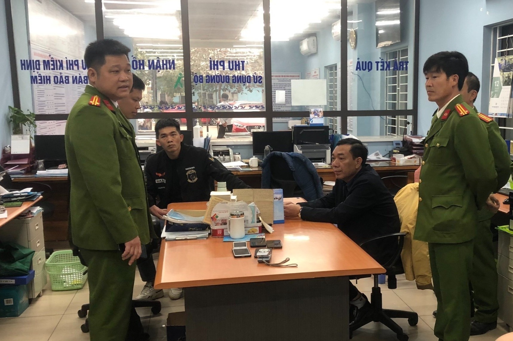 Kham xet them 2 trung tam dang kiem o Ha Noi hinh anh