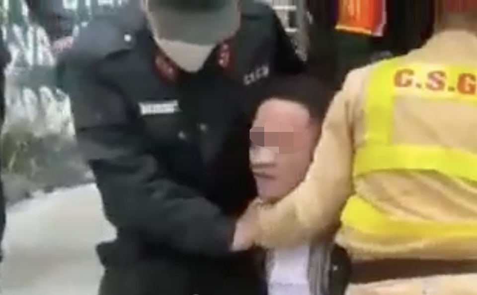 Khoi to tai xe da canh sat khi bi kiem tra nong do con hinh anh