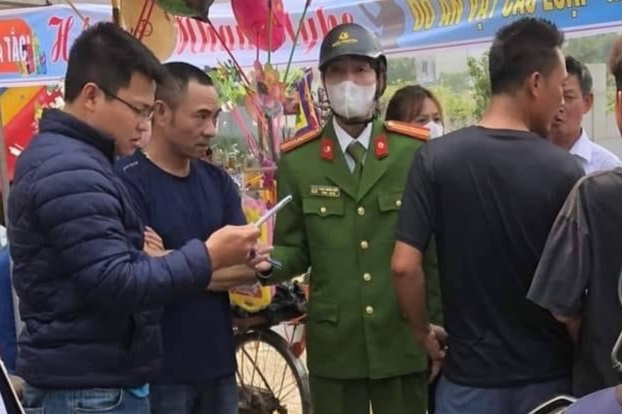 Truy bat nghi pham dam chet nguoi o hoi lang hinh anh
