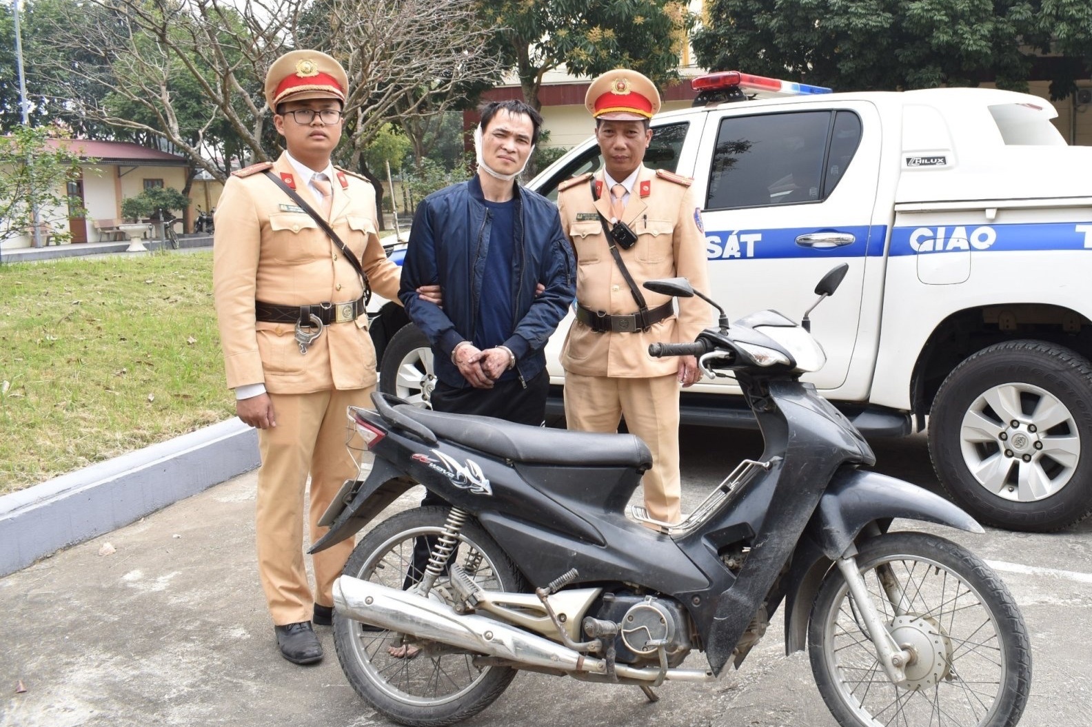 Camera ghi canh cuop xe may cua nu sinh o Ninh Binh hinh anh