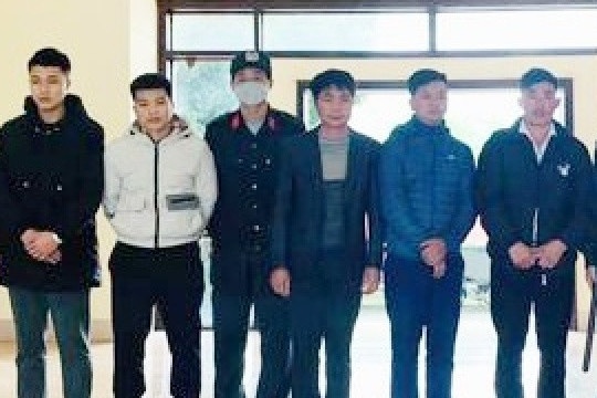 15 nguoi bi bat giu vi danh bac tai dam cuoi hinh anh