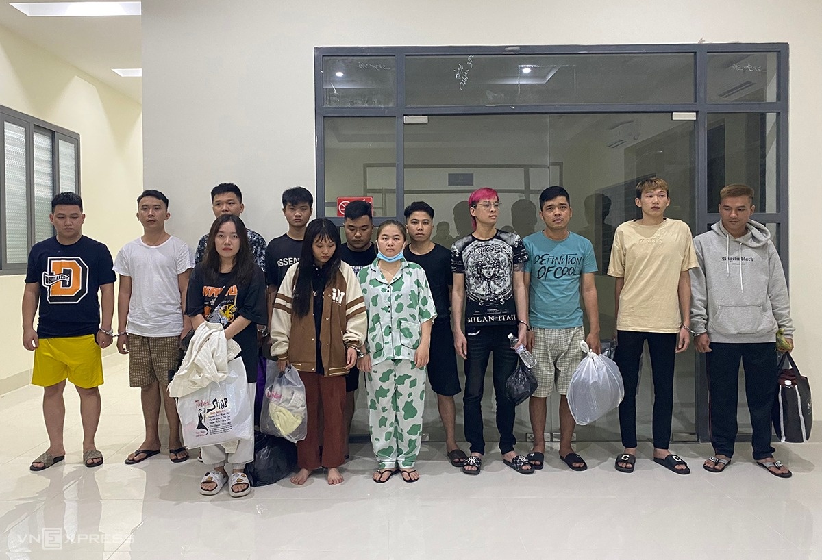 Bat giu nhom lua tuyen dung 'viec nhe luong cao' hinh anh