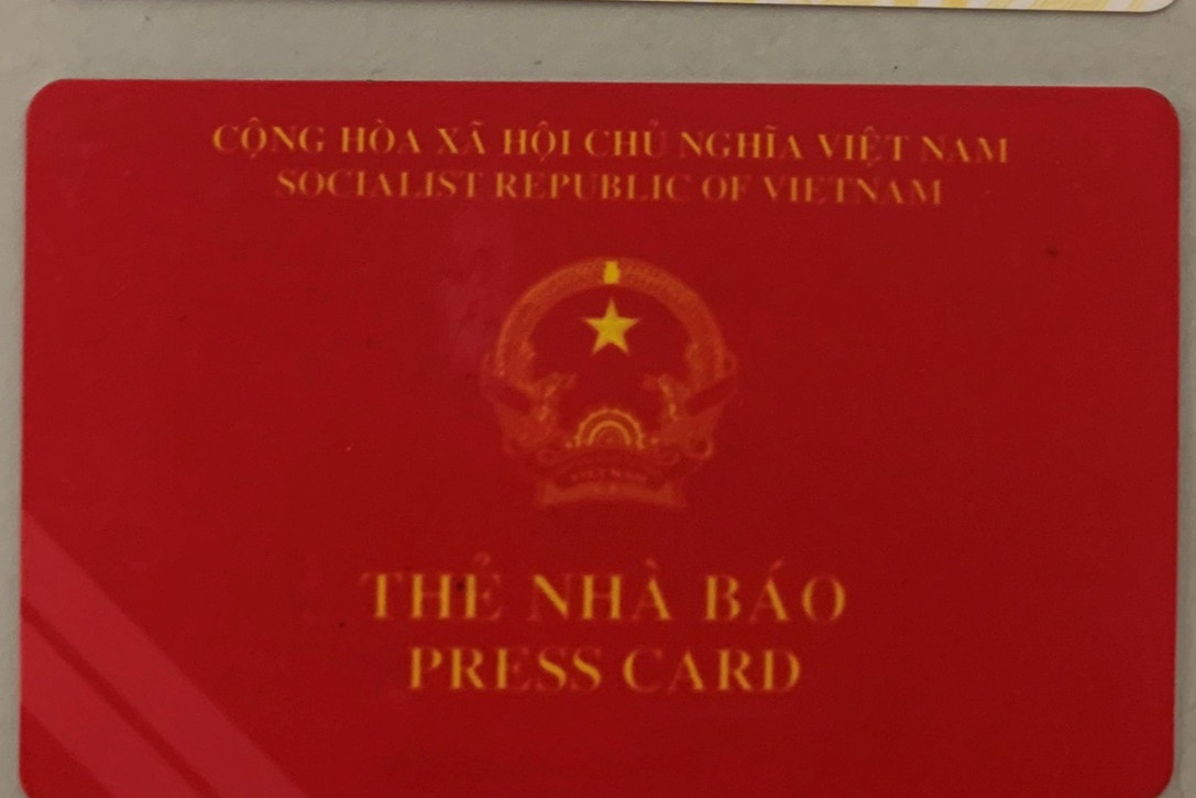 Lam gia the nha bao de xin CSGT bo qua loi vi pham hinh anh