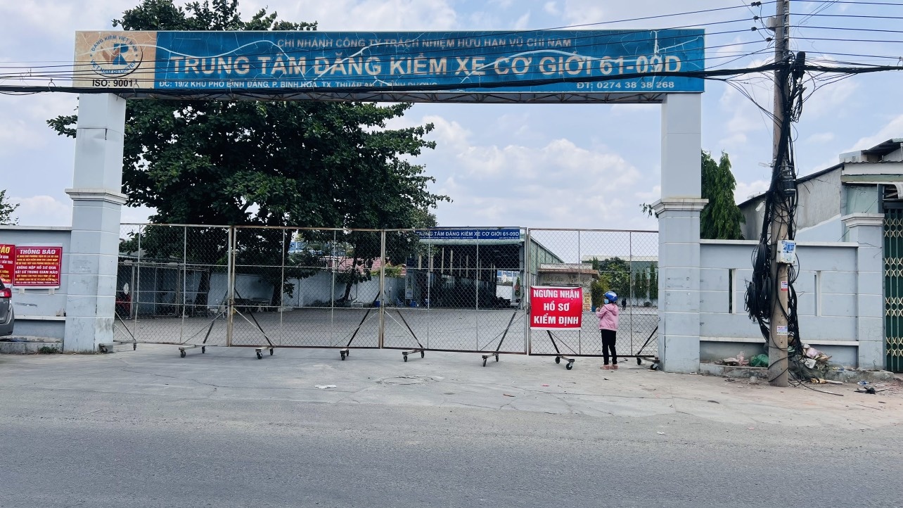 Phong toa mot trung tam dang kiem o Binh Duong hinh anh