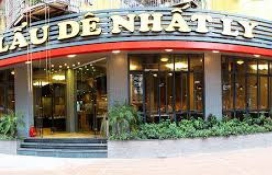 Be gai 9 tuoi nghi bi hanh hung o quan lau hinh anh