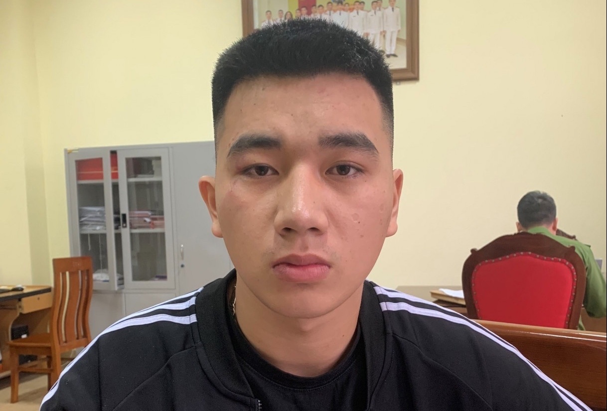 Lua quan he tinh duc dong gioi de chiem doat tai san hinh anh