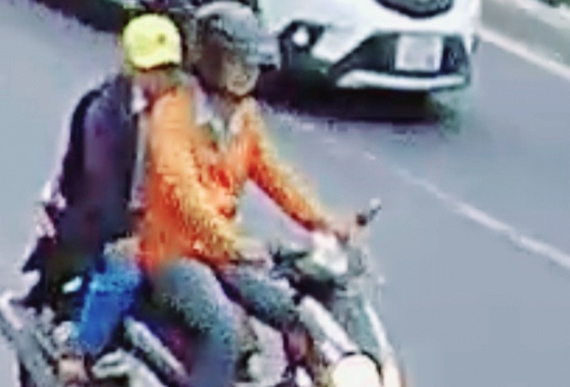 Vu be bi nguoi dan ong du cho di tham cha gap tai nan la khong co that hinh anh