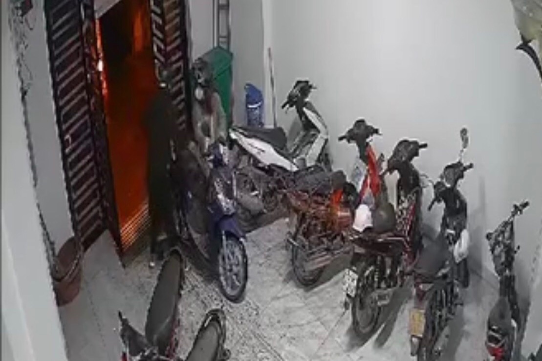 Xac minh clip co gai bi nam thanh nien sam so o Ha Noi hinh anh