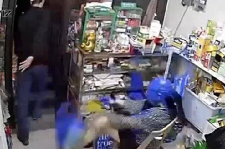 Cong an dieu tra vu nguoi phu nu bi do son vao dau hinh anh