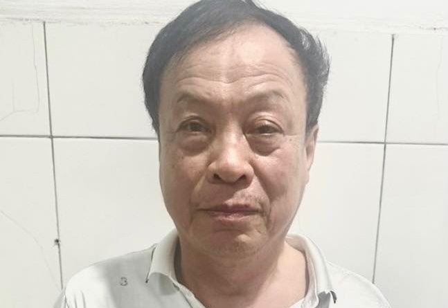 Tam giu tai xe oto gay tai nan lien hoan o Ha Noi hinh anh