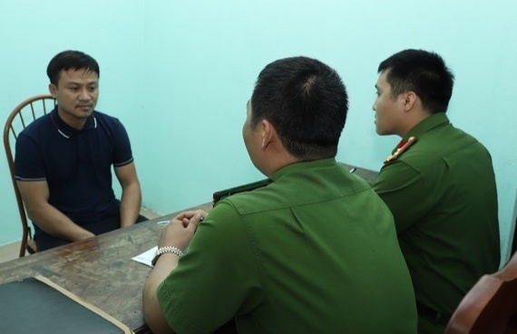 Bat tam giam nguoi dan ong dam pho cong an xa hinh anh