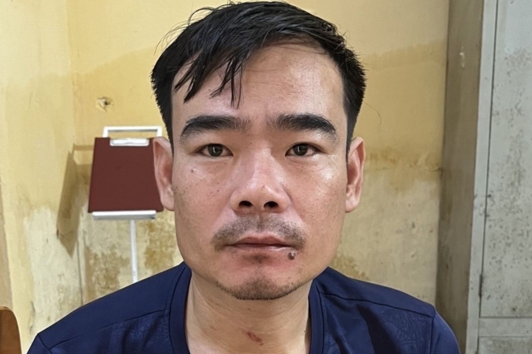 Tam giu nguoi dam vao mat dai uy cong an hinh anh