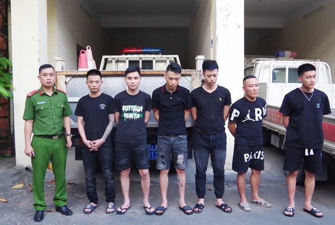 Quan karaoke bi dinh chi gan 1 nam van mo cua don khach bay lac hinh anh
