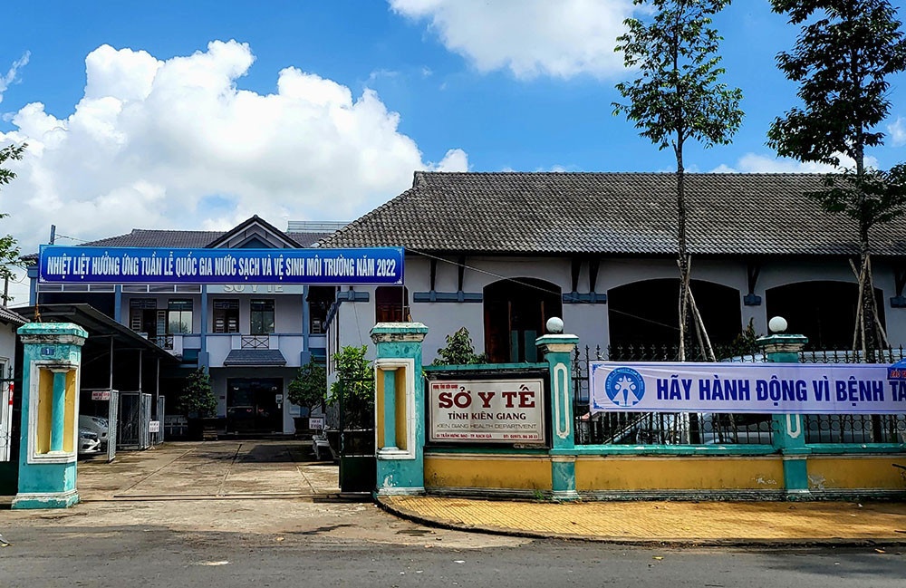 Khoi to vu an mua sam thiet bi phong, chong dich o Kien Giang hinh anh