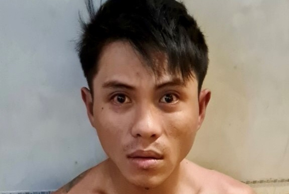 Ba nguoi dot nhap cua hang dien thoai trom tai san hon 1,5 ty dong hinh anh