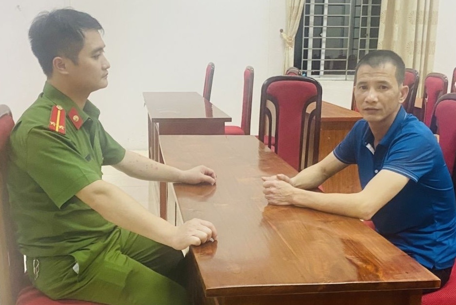 Bat giu nghi pham ban guc nguoi dan ong hinh anh
