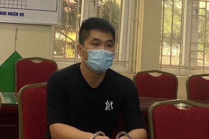 Loi khai nguoi dan ong choc thung hang loat lop oto o Ha Noi hinh anh