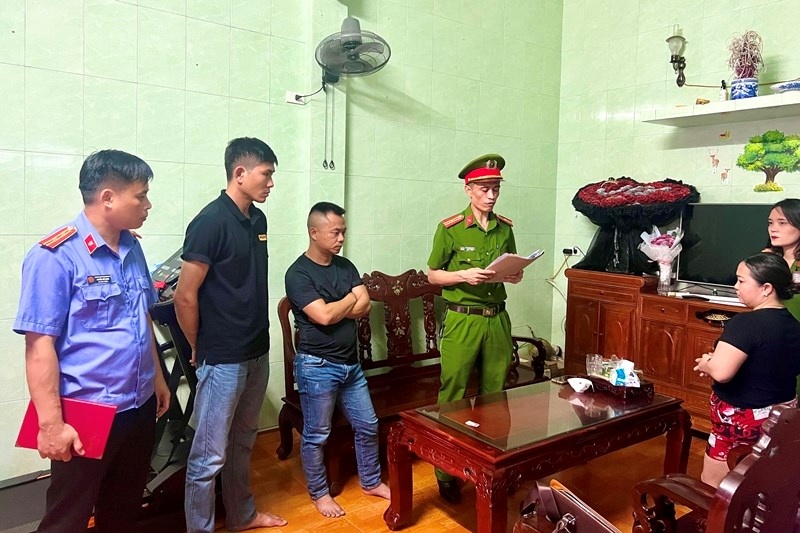 Nha nghi Red Hotel anh 1