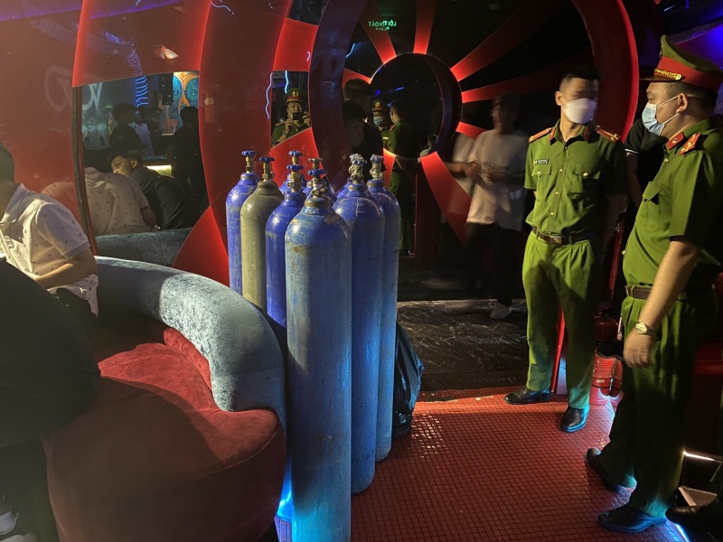 Vi pham bong cuoi anh 1