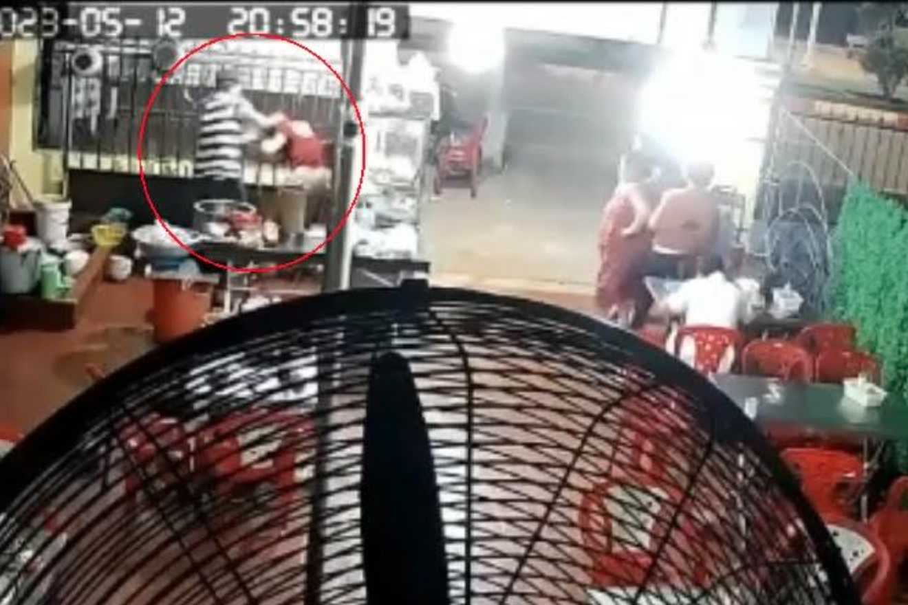 Chủ quán mì quảng ảnh 2 Chu quan mi quang anh 2