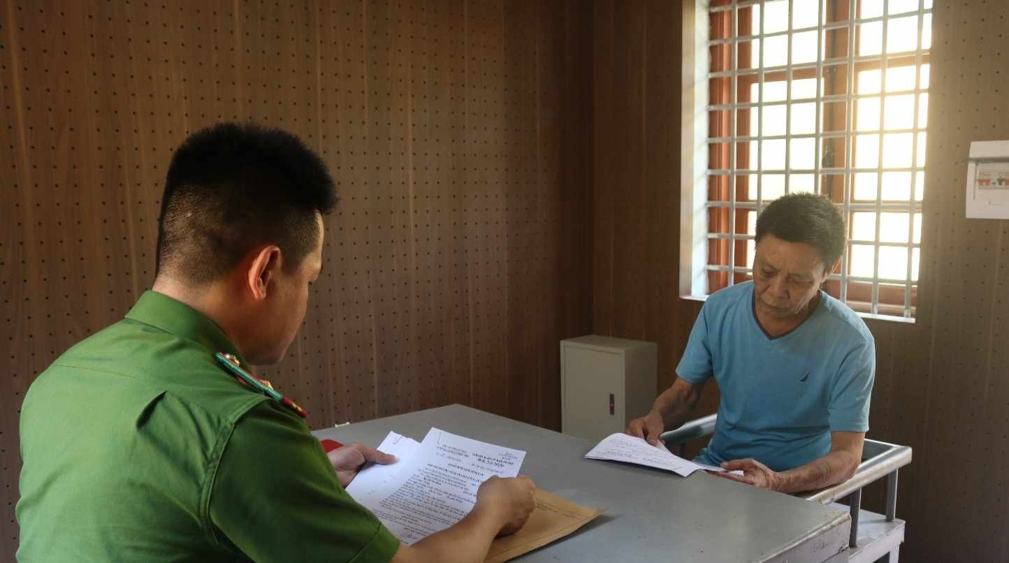 Bat tam giam tai xe dung dao dam guc thieu ta CSGT hinh anh
