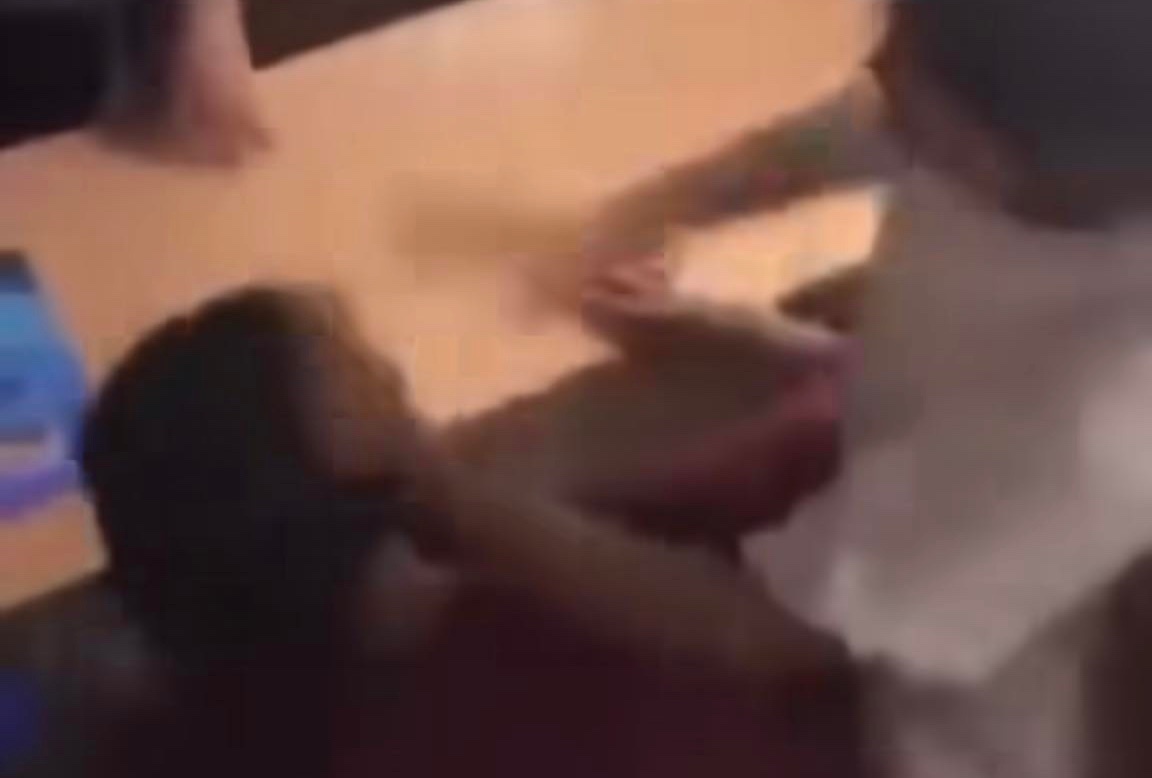 Nguyen nhan vu nu sinh lop 8 bi danh hoi dong hinh anh