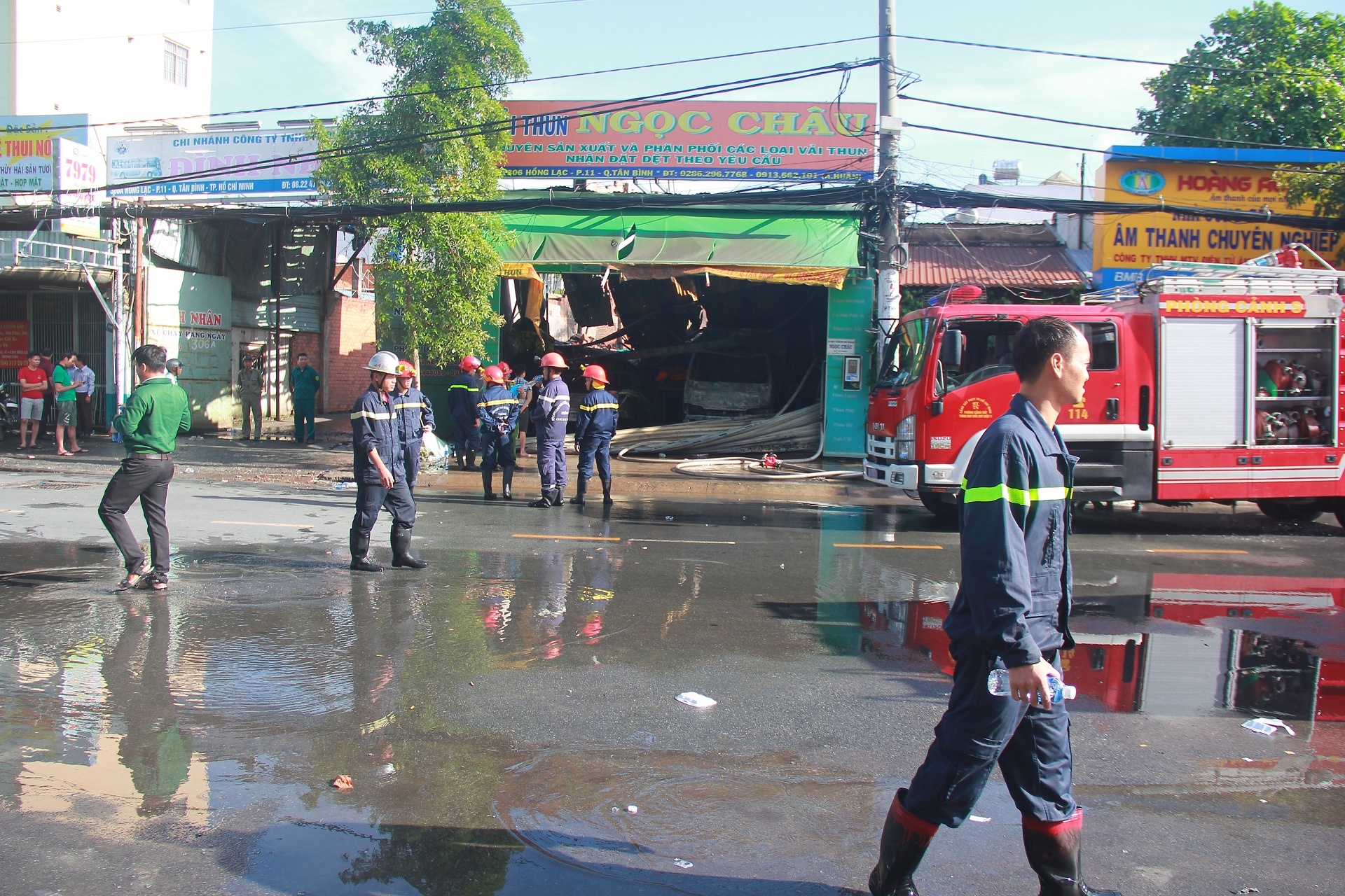 Cháy lớn tại TP HCM, bỏ chạy tán lọa ảnh 1 Chay lon tai TP HCM, bo chay tan loa anh 1