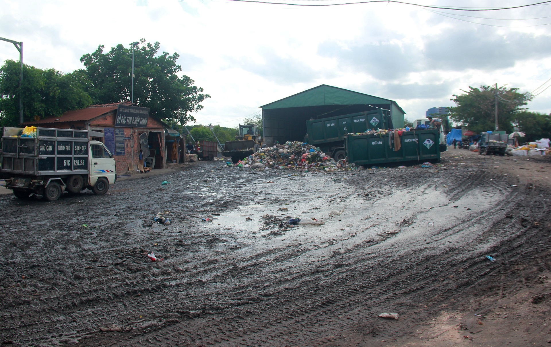 Bãi rác tạm Hiệp Thành, 18 năm ô nhiễm, 380 tấn rác, bốc mùi ảnh 1 Bai rac tam Hiep Thanh, 18 nam o nhiem, 380 tan rac, boc mui anh 1