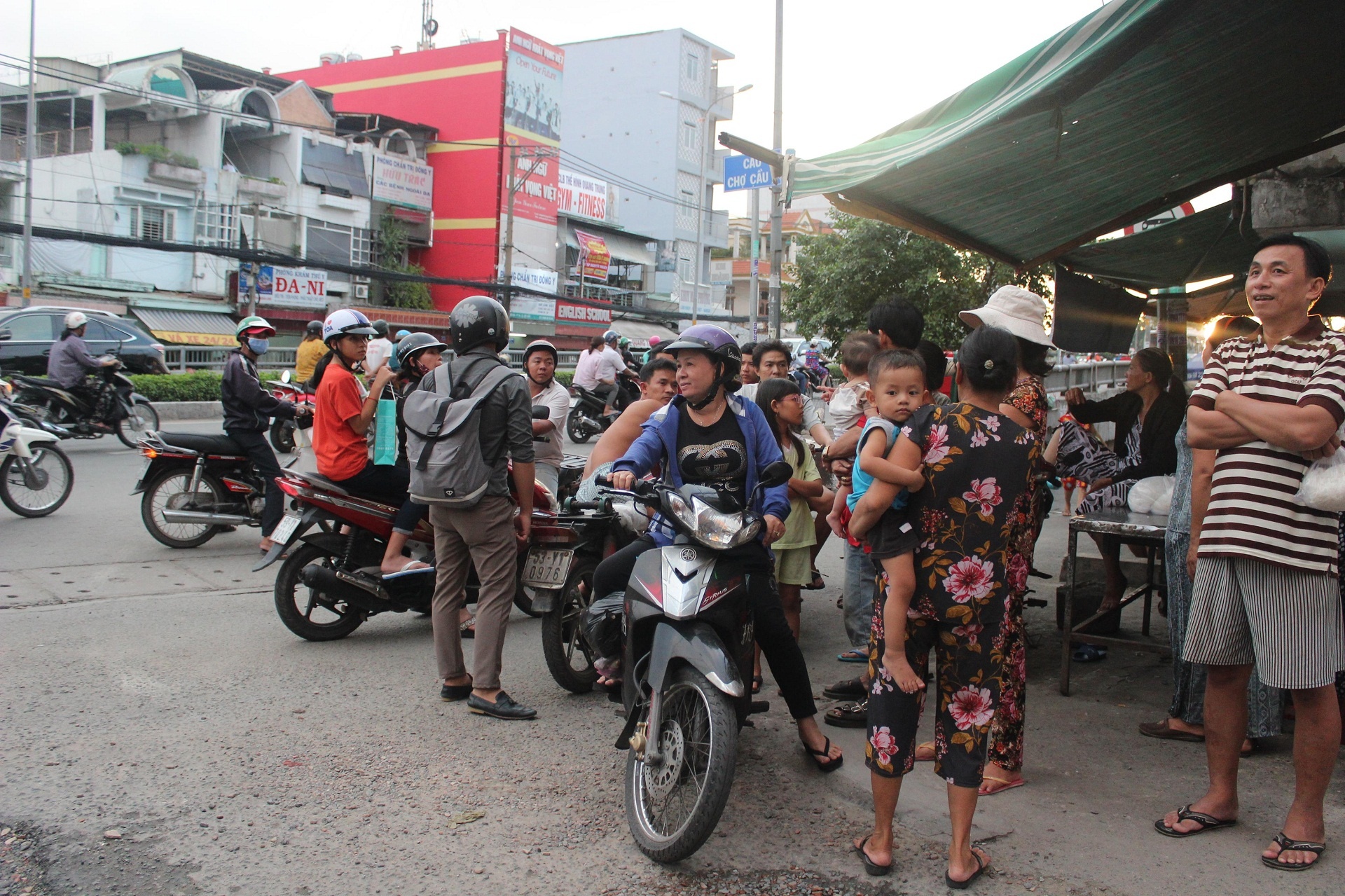 cướp ở sài gòn, cướp tài sản, vây bắt nhóm cướp, trộm cướp ở sài gòn ảnh 1 cuop o sai gon, cuop tai san, vay bat nhom cuop, trom cuop o sai gon anh 1