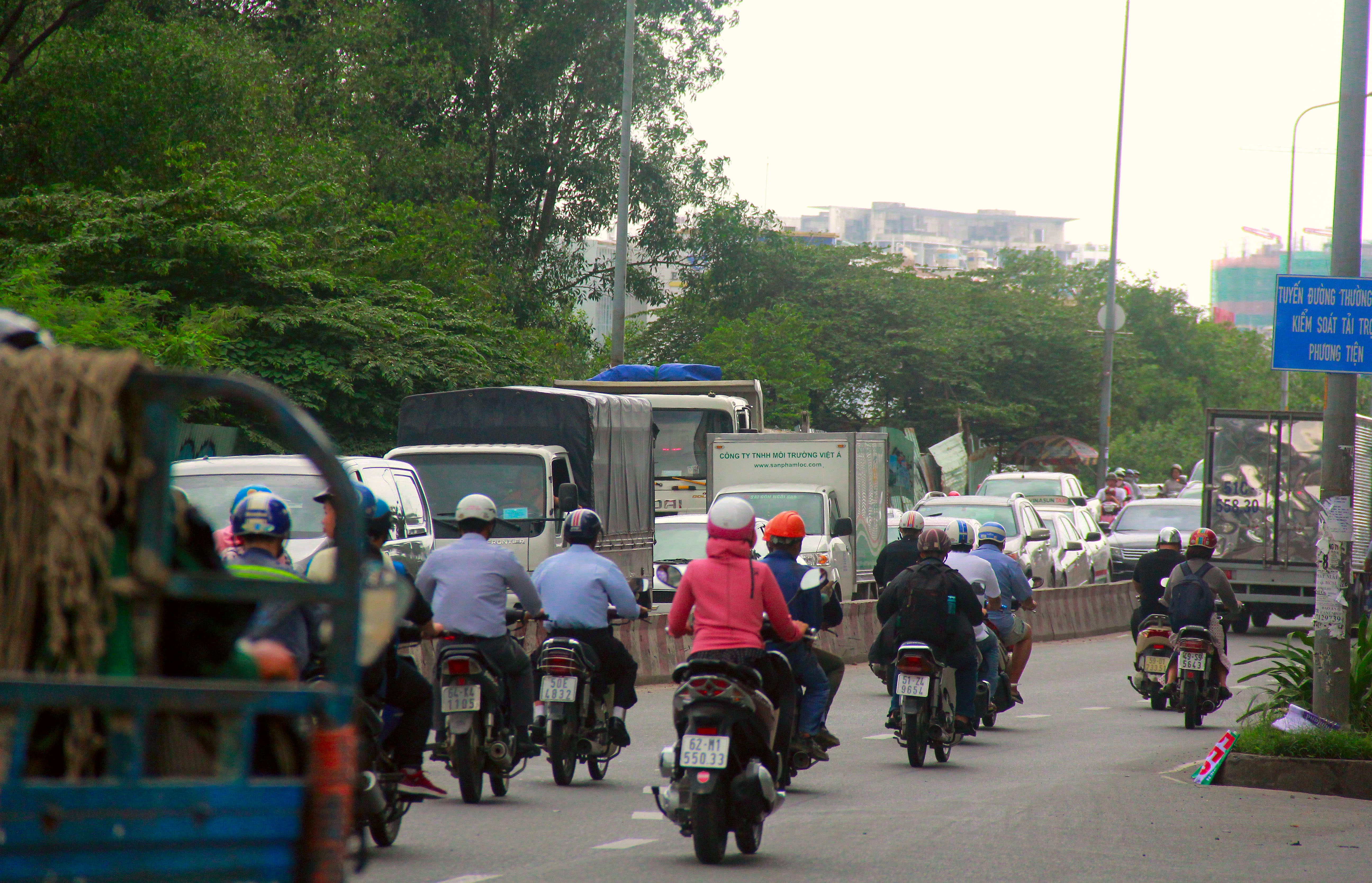 Cam xe tai,  xe tai nhe,  cam vao noi do,  TP.HCM anh 1