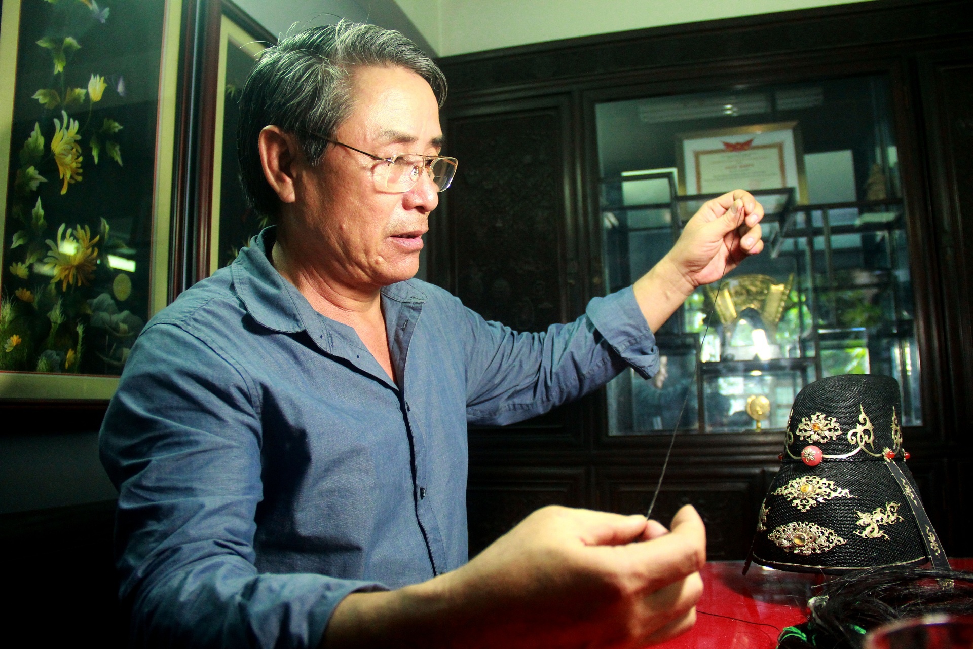 Hồi sinh mũ vua,  triều Nguyễn,  bảo vật,  thợ kim hoàn,  Vũ Kim Lộc,  Sài Gòn ảnh 4 Hoi sinh mu vua,  trieu Nguyen,  bao vat,  tho kim hoan,  Vu Kim Loc,  Sai Gon anh 4