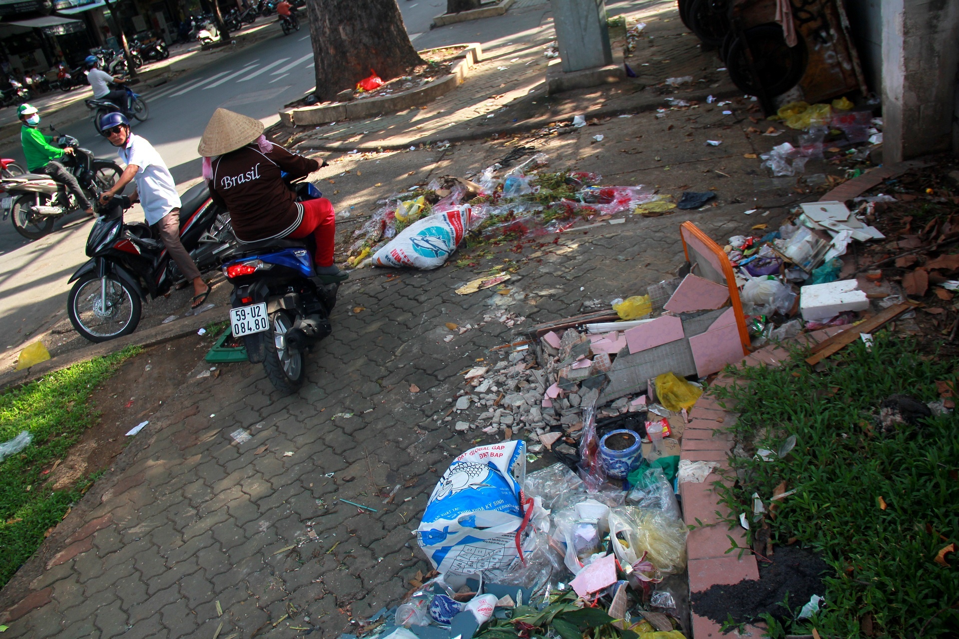Duong pho bien thanh bai rac,  TP.HCM anh 5