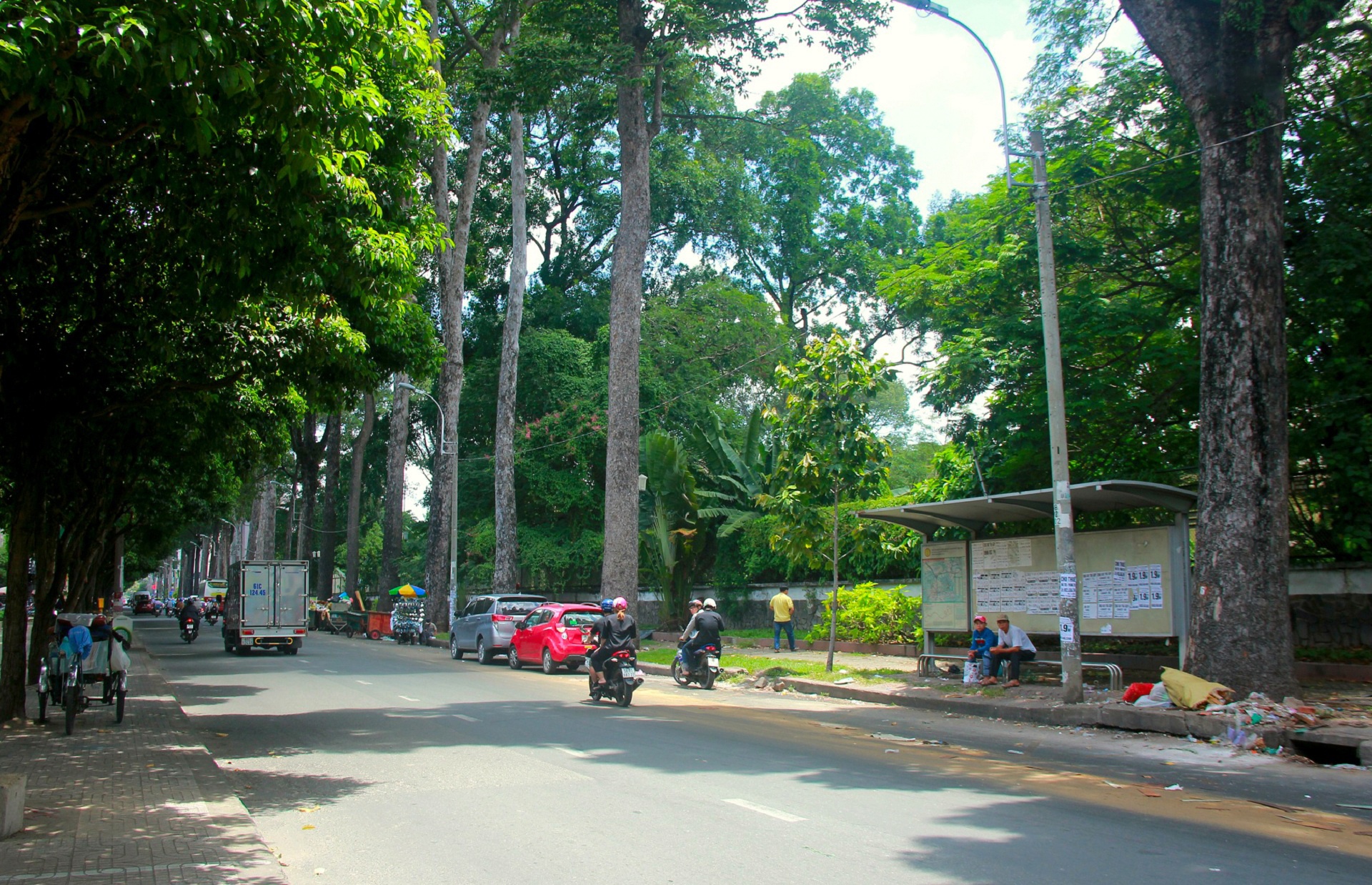 Dep bai rac boc mui hoi tren duong Sai Gon anh 2