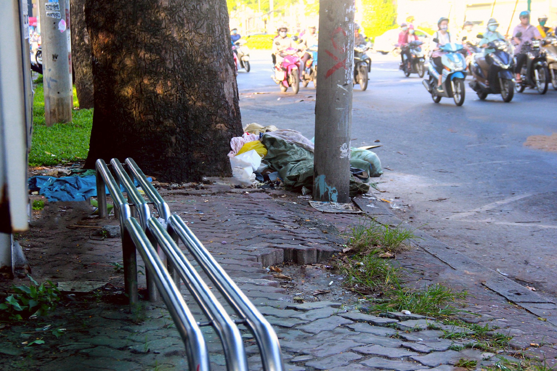 Dep bai rac boc mui hoi tren duong Sai Gon anh 12